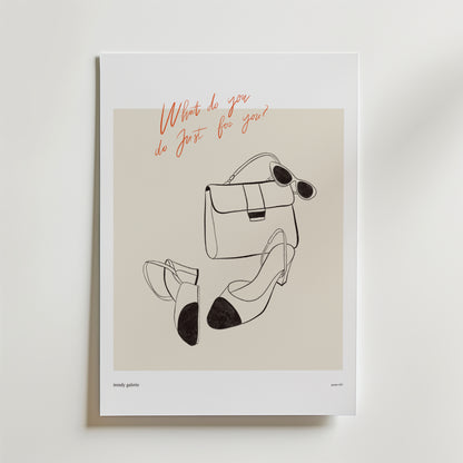 Rituals Of Self Poster från Bozetto har en minimalistisk illustration av en handväska, solglasögon och klackar samt det handskrivna citatet "What do you do just for you?" i orange - en inspirerande beige väggkonst för självvård och motivation.