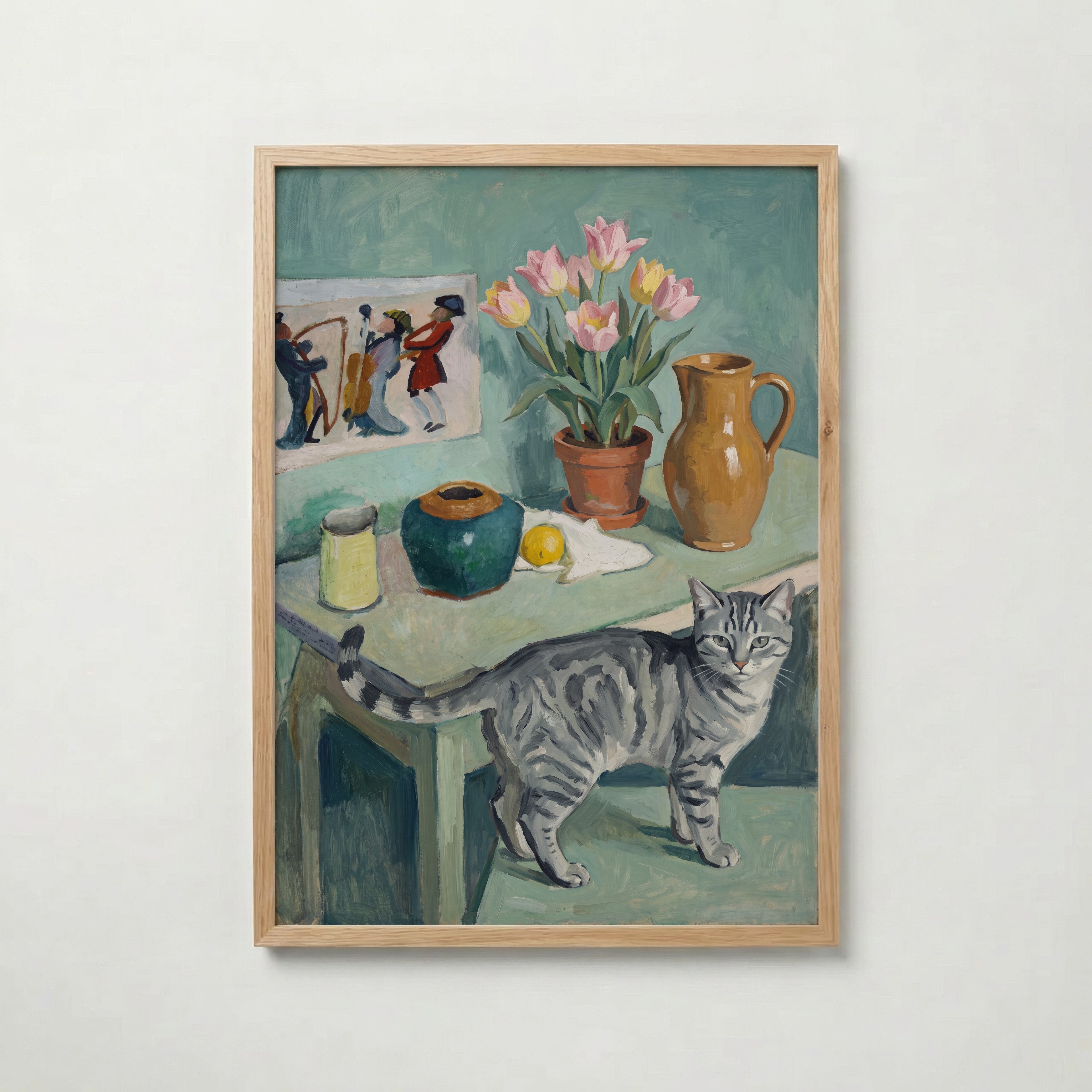 Tabletop Tabby Poster – expressionistiskt stilleben med grå tabbykatt, tulpaner och keramik i teal och grönt i ekram, tryckt i Sverige