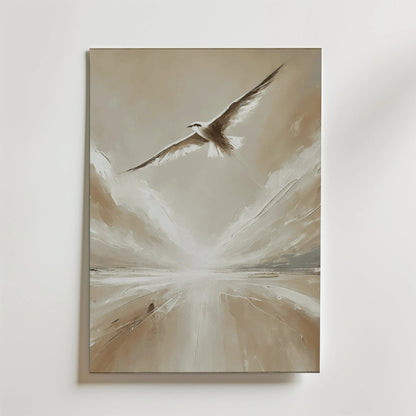 Wings of Silence Poster" av Bozetto föreställer en fågel som svävar över ett molnigt landskap i mjukt beige och brunt, återgivet med livfulla penseldrag på premiumpapper med en lyxig matt finish.